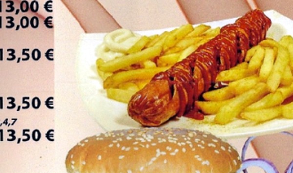 Currywurst mit Pommes